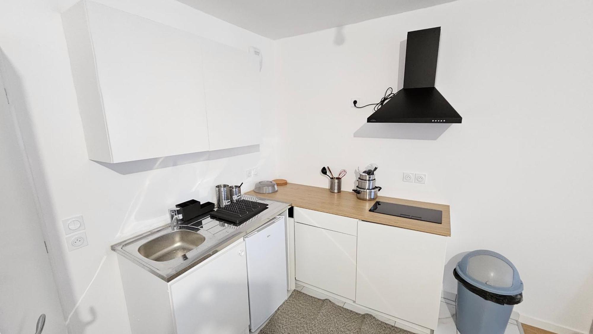 Cosy Paris Orly Metro 4 *